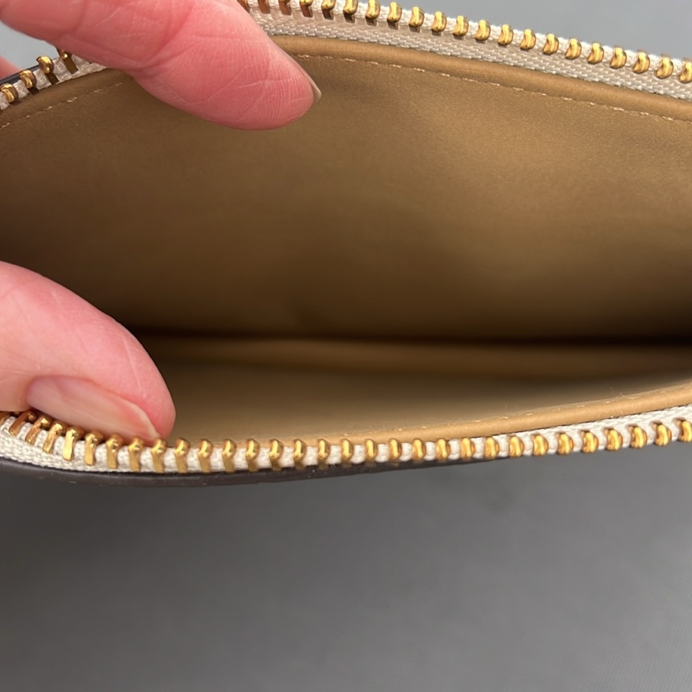 Michael Kors fanny pack, new tags size large - Picture 7 of 7